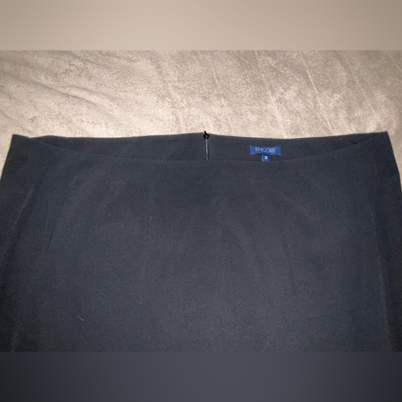 Plus Size Capri Pants - Back zipper - Picture 3 of 11